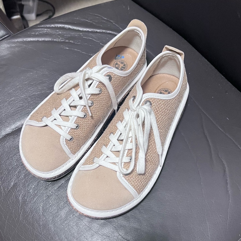 Birkenstock Santa Cruz lace ups shoes. Tan woven jute & suede. White laces.